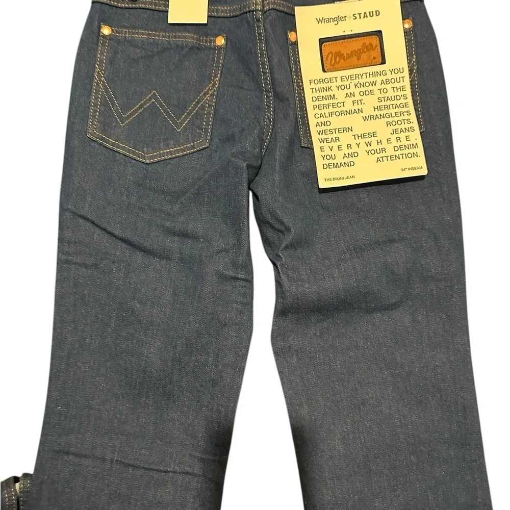 Wrangler Blue Relaxed Fit Jeans with Timeless Appeal